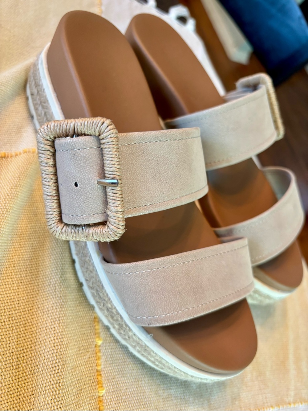 Altar’d State Size 7 Raffia Buckle Sandals Neutral Espadrille Platform Like New✨ - Picture 2 of 12